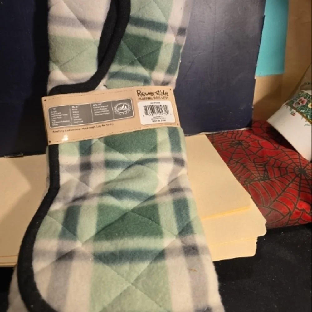 111924 Green Plaid Flannel Dog Vest Polyester Sz làrge. See pictures for details